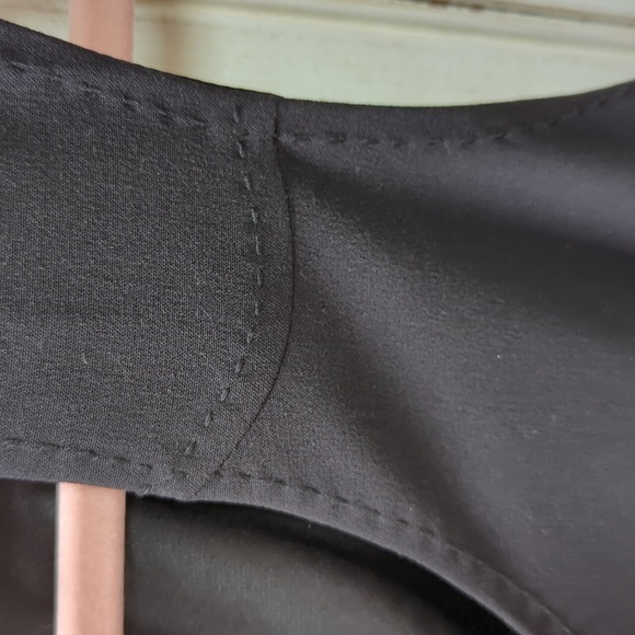 Tahari, black sleeveless shift dress with pockets. Sz 8 - Picture 5 of 10